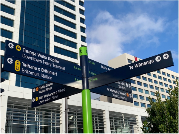 Bilingual Street Signs in Auckland